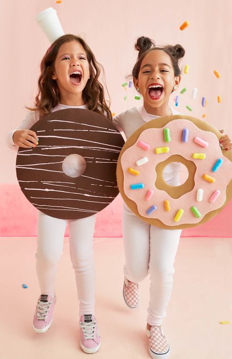 Donut Halloween Costume How-To Donut Halloween Costume, Donut Costume, Diy Halloween Costume Ideas, Cute Group Halloween Costumes, Easy Diy Costumes, Homemade Halloween Costumes, Diy Kostüm, Diy Halloween Costumes Easy, Diy Halloween Costume