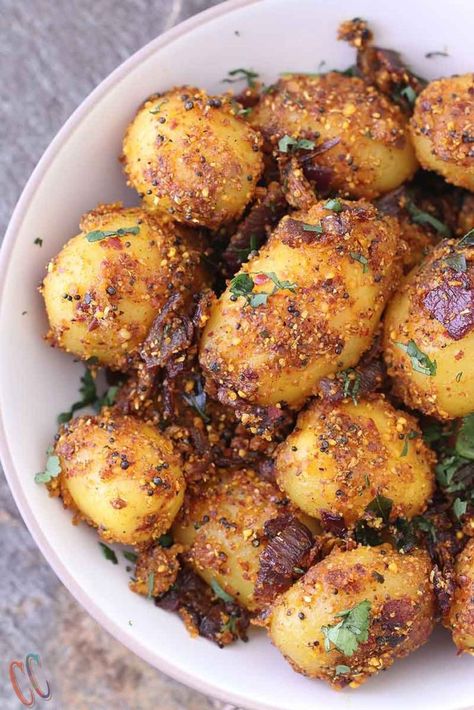 Aloo Fry, Spicy Dinner, Indian Vegetable Recipes, Potato Fry, Lunch Easy, Indian Veg Recipes, Veg Curry, Aloo Recipes, Weekend Cooking