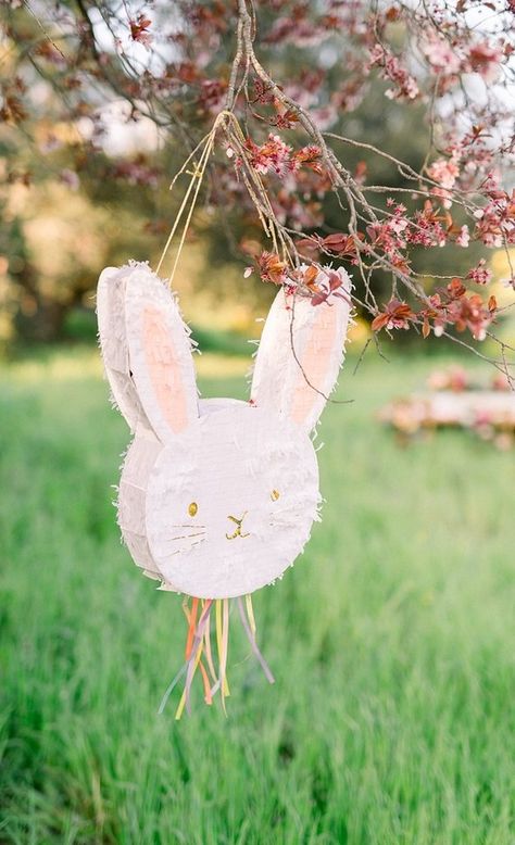 Bunny Birthday Theme, Brunch Picnic, Kids Easter Party, Easter Birthday Party, Bunny Birthday Party, Piñata Ideas, Easter Event, Birthday Summer, Bunny Party