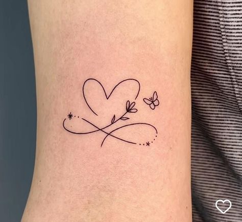 Infinity Heart Tattoo, Infinity Tattoo Ideas, Small Infinity Tattoos, First Tattoo Ideas, Heart With Wings Tattoo, Finger Tattoo For Women, Mom Tattoo Designs, Foot Tattoos For Women, Tattoos For Women Flowers