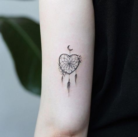 Cute Tattoo Designs, Atrapasueños Tattoo, Beautiful Tattoo Designs, Dream Catcher Tattoo Design, Simple Tattoos For Women, Cute Tattoo, Shape Tattoo, Dream Catcher Tattoo, Small Tattoos Simple