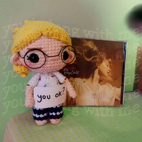 Crochet doll Crochet Patterns Taylor Swift, Crochet Taylor Swift Doll, Taylor Swift Doll, Crochet Taylor Swift, Taylor Swift Crochet, Taylor Swifr, Crochet People, Og Dolls, Taylor Swif