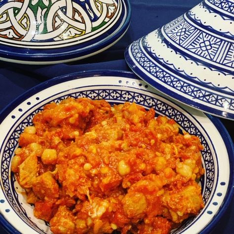 Pork Tagine Recipes, How To Cook In A Tagine, Tagine Pottery, Lamb And Apricot Tagine, Apricot Pork, Vegetable Tagine Moroccan, Meat Entrees, Cooking Stuff, Egyptian Food