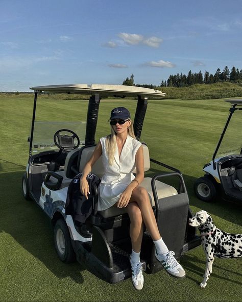 Exploring Outfit, Girl Golf Outfit, Dancer Lifestyle, Golf Preppy, Golf Attire Women, Golf Inspiration, Clubbing Aesthetic, Girls Golf, Golf Attire