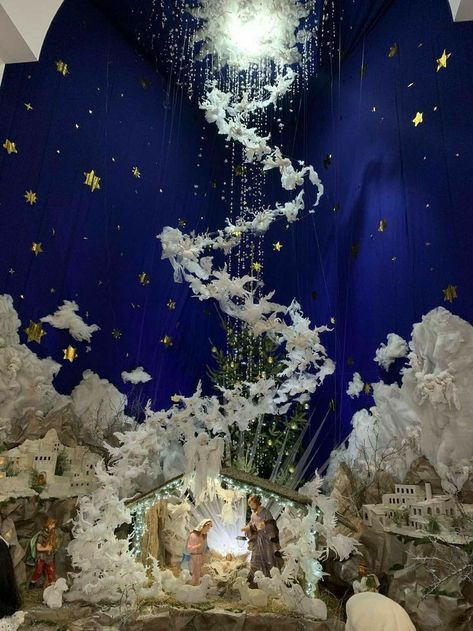 Hanging Nativity Scene, Creative Crib Ideas Christmas, Jesus Crib Ideas, Nativity Crib Ideas, Christmas Crib Ideas At Home, Christmas Crib Ideas Nativity Scenes, Pesebres Navidad Ideas Grandes, Nativity Scene Decor Ideas, Christmas Crib Designs