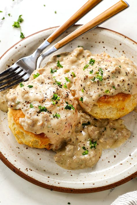 This Biscuits and Gravy recipe is an incomparably comforting, southern-style breakfast treasure that your whole family will adore! Homemade Gravy For Biscuits, Best Biscuits And Gravy, Sausage Gravy And Biscuits, Bread Pudding With Apples, Carlsbad Cravings, Favorite Breakfast Recipes, Homemade Biscuits, Sausage Gravy, Biscuits And Gravy