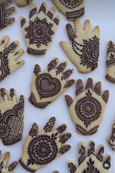 Mehndi Dessert Table Ideas, Nikkah Cookies, Arab Henna Party, Henna Night Decoration Ideas, Mehendi Cookies, Henna Party Decorations, Mehndi Cookies, Henna Night Decoration, Henna Cookies