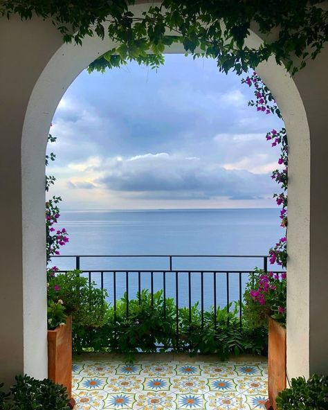 Tablet Hotels on Instagram: “Hotel Santa Caterina — An absolute Amalfi Coast classic. Family-owned for the better part of a century, it sits high on a hillside facing…” Mediterranean Ocean, Ocean View Balcony, Italian Life, Like Art, Merry Christmas Wishes, Modern Houses Interior, Tiger Lily, Rustic Interiors, Photo Wallpaper