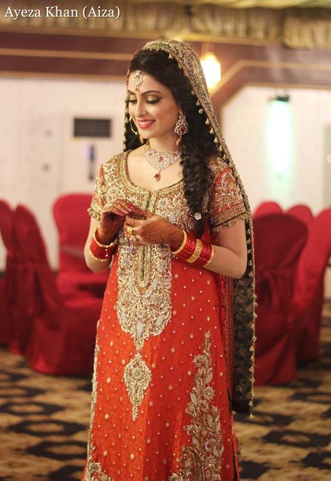 what a dress !! Aiza Khan Wedding, Barat Dresses, Ayeza Khan Wedding, Ayza Khan, Danish Taimoor, Aiza Khan, Pakistani Brides, Indian Wedding Makeup, Asian Bridal Makeup