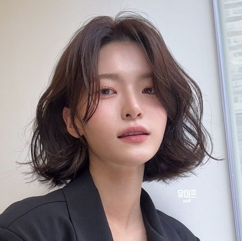 Short Hairstyle Women Korean Curly, Short Digital Perm, Hairstyle Mid Length, Korean Curls, Medium Black Hair, Digital Perm, Really Short Hair, Hair Inspiration Short, Wavy Bobs