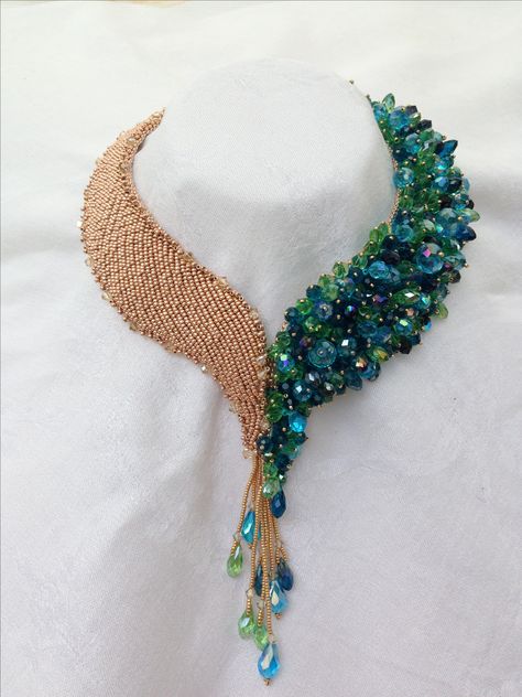 Embroidery Necklace Designs, Handmade Necklaces Ideas Creative, Vip Design, Macrame Colar, Jewelry Cartier, Bead Embroidery Tutorial, Fancy Jewellery Designs, Bead Embroidery Patterns, Handmade Embroidery Designs