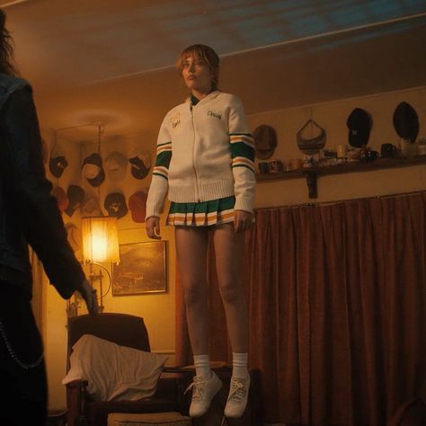 Stranger Things Chrissy Wake Up, Crissy Stranger Things, Chrissy Cunningham Aesthetic Outfits, Stranger Things Cheerleader, Chrissy Wake Up, Stranger Things Chrissy, Chrissy Stranger Things, Chrissy Cunningham, Fnaf Au