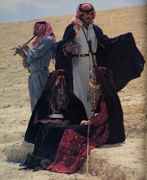 Jordanian Women, Saudi Arabia Culture, Middle Eastern Culture, Arabian Art, Arabian Women, Arab Culture, Arabian Beauty, Arabic Art, Arab Fashion