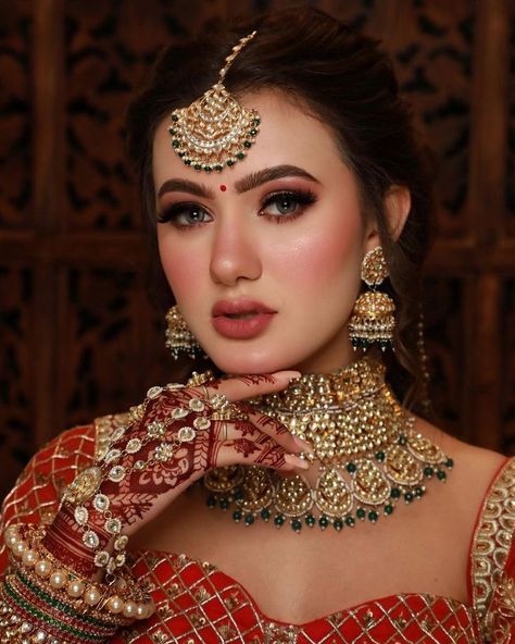 Celebrity Bridal Makeup, Simple Bridal Makeup, Latest Bridal Makeup, Asian Wedding Makeup, Trending Jewellery, Makeup Skills, Indian Bride Makeup, Bridal Jewellery Inspiration, Bridal Makeup Images