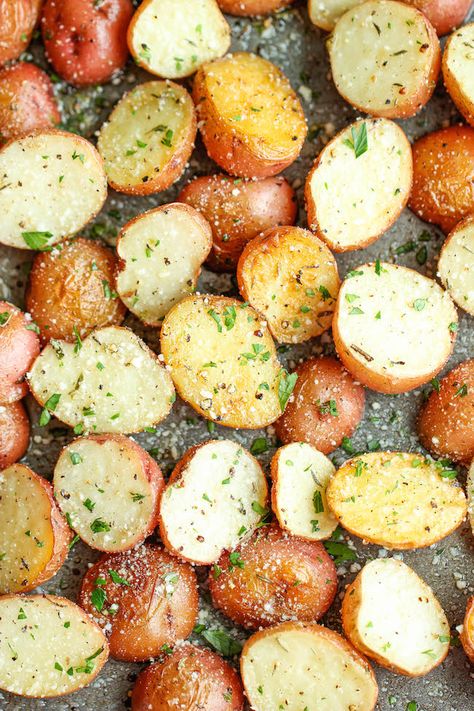 15 BEST QUICK & EASY SIDE DISHES - Shown above, Garlic Parmesan Roasted Potatoes - "These buttery garlic potatoes are tossed with Parmesan goodness and roasted to crisp-tender perfection!"  |  DamnDelicious.net Garlic Parmesan Roasted Potatoes, Parmesan Roasted Potatoes, Roasted Potato Recipes, Garlic Parmesan, Potato Dishes, Vegetable Sides, Side Recipes, Veggie Dishes, Roasted Potatoes