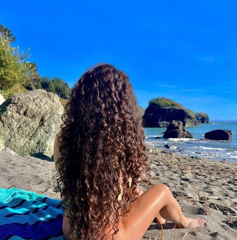 Polynesian Curly Hair, Mrs Bella, Long Natural Curly Hair, Hair Magic, Fotos Ideas, Curly Hair Photos, Dream Summer, Curly Hair Extensions, Pics Ideas