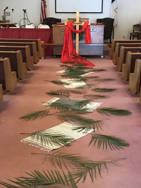 Palm Sunday Alter #2 Easter Altar Decorations, Lent Decorations For Church, Palm Sunday Decorations, Palm Sunday Crafts, Church Christmas Decorations, Church Altar Decorations, Church Altar, Church Easter Decorations, Resurrection Day