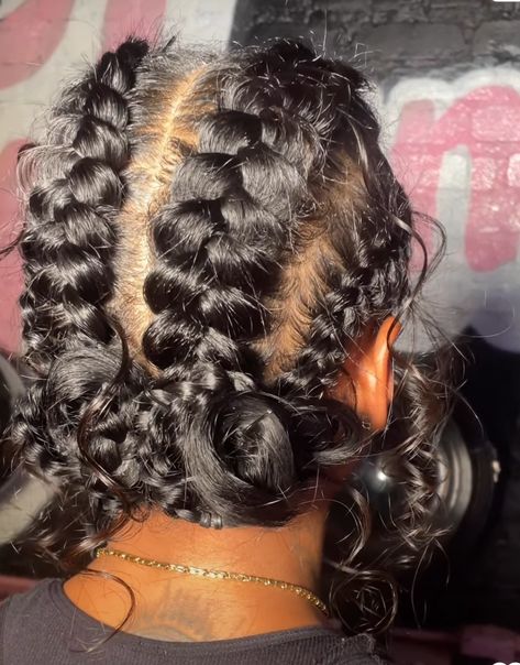 Bohemian Straight Back Feed In Braids, Messy Braided Hairstyles Black Women, Messy Feed In Braids, Messy Stitch Braids, Butterfly Straight Backs Braids, Butterfly Stitch Braids, Butterfly Cornrows, Butterfly Feed In Braids, Butterfly Cornrow Braids