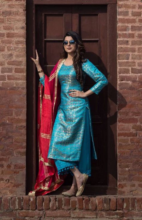 Nimrat Khaira HD Pics Banarsi Suit Design Pakistani, Banarsi Suit Design, Nimrat Khaira, Silk Kurti Designs, Indian Kurti Designs, Designer Punjabi Suits, Indian Designer Suits, Salwar Designs, Indian Salwar Kameez