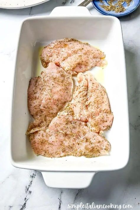 Easy Dry Italian Seasoning Chicken Recipe: Baked or Skillet - Simple Italian Cooking Italian Seasoning Chicken, Baked Chicken Seasoning, Baked Italian Chicken, Italian Seasoning Recipe, Seasoning Chicken, Chicken With Italian Seasoning, Oven Chicken, Italian Chicken, Italian Cooking