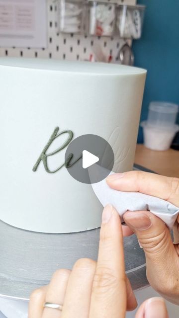 Holly Bordon | SW London & Surrey on Instagram: "~ Colour matching ~
I filmed myself mixing the royal icing for this cake as I was matching the colour of the client's balloon.
Colour theory is quite useful this and is a bit a of trial and error!

I'm working on a tutorial for this method of hand piped lettering at the moment so if there are any topics you want me to cover, let me know in the comments 👇🏻

#cakereelsvideo #cakereel #cakereels #handpiping #royalicing #hollydollycakesuk #surreycakes #surreybaker #caketutorial #caketutorials #lettering #pressurepiping" Handwriting On Cakes, Piping Letters On Cake, Piping Letters, Icing Lettering, Royal Icing Piping, Holly Dolly, Cake Lettering, Coloured Icing, Piping Icing