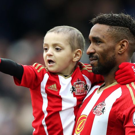 bit.ly/2oskBis Petition for Bradley Lowery to Hand Chelsea the Premier League Trophy Goes Viral Bradley Lowery, Sunderland Football, Sixth Birthday, Afc Bournemouth, You Are An Inspiration, Sports Personality, Sports Awards, Bbc Sport, Mixed Emotions