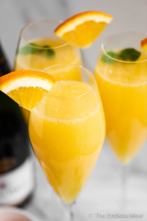 This champagne orange cocktail (also known as a mimosa) is the perfect beverage to serve for brunch with friends or a party. It's a simple recipe made with dry sparkling wine, orange juice, and a splash of Grand Marinier and is light, refreshing, and tastes like a celebration. #theendlessmeal #mimosa #orangechampagnecocktail #cocktail #orangecocktail #champagnecocktail #champagne #champagneorangecocktail #nye #nyecocktail #brunch #brunchcocktail #sparklingwine Champagne For Mimosa, Mimosa Recipe Champagne, Best Mimosa Recipe, Mimosa Drink, Mimosa Champagne, Champagne Orange, Smoked Salmon And Eggs, Fun Party Drinks, Orange Cocktail