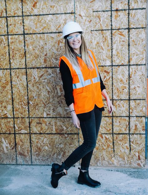 Don’t trip over finding stylish safety shoes that get the job done! The Omega boot offers electrical hazard protection, an impact absorbing insole, an oil & chemical resistant outsole, and more! Construction Boots Women Modern, Womens Construction Site Visit Outfits, Female Construction Worker Outfit, Steel Toe Boots Women Outfit, Women’s Construction Workwear, Women Working Construction, Women In Construction Outfits, Work Boots For Women Outfits, Steel Toe Shoes Women