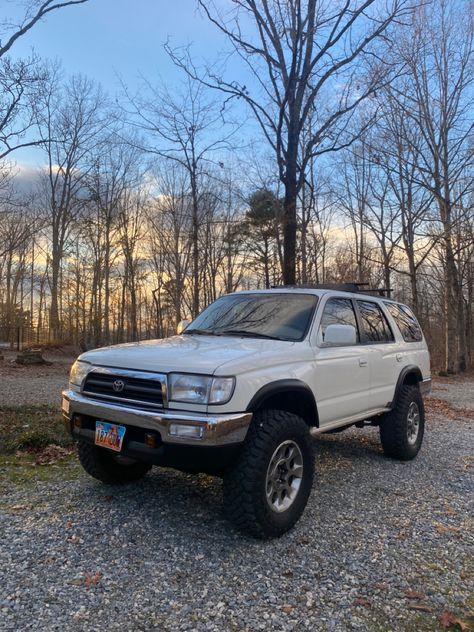 Clean white 3rd gen 4runner. Lifted with 33s Gen 3 4runner, Old 4runner, 4runner Lifted, Toyota 4runner 3rd Gen, 2000 4runner, 2001 4runner, 4runner Build, Toyota Sw4, Four Runner