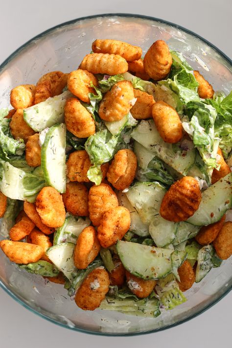 Knuspriger Gnocchi-Salat mit Joghurt-Dressing Crispy Gnocchi, Easy To Cook Meals, Gourmet Cooking, Healthy Kitchen, Cooking Inspiration, Healthy Eating Habits, Vegetarian Recipes Healthy, Everyday Food, Interesting Food Recipes