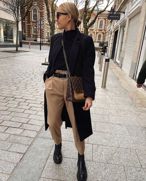 Nude Pants Outfit, Camel Pants Outfit, Trousers Outfit Winter, Beige Trousers Outfit, Beige Pants Outfit, Lydia Tomlinson, Hm Coat, Beige Hose, Camel Outfit