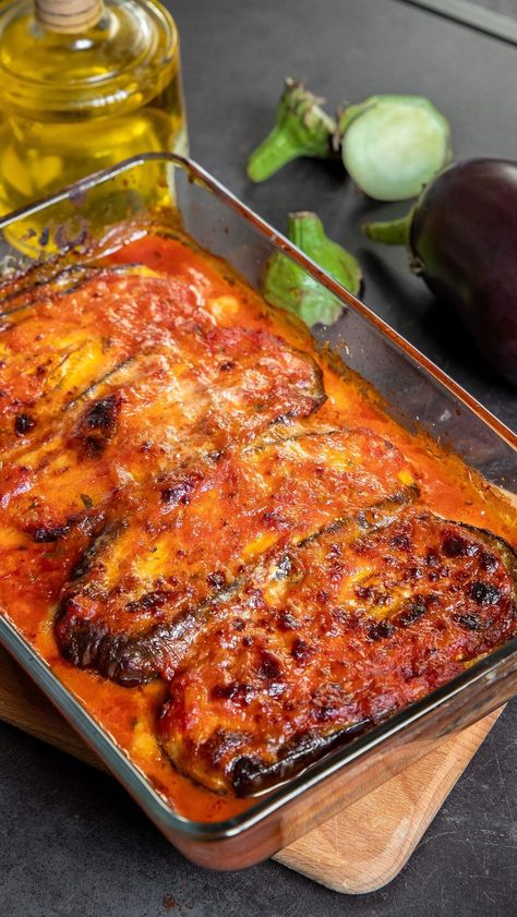 Guillaumine Thérond 👩🏻‍🍳 | Aubergine alla parmigiana 🍆 Une recette facile et très réconfortante ! La meilleure façon de manger des aubergines ��😋 Let’s go ! 👩🏻‍🍳... | Instagram Creamy Pasta Salad Recipe, Aubergine Recipe, Creamy Pasta Salads, Party Food Buffet, Gluten Free Dishes, Vegetarian Fast Food, Cookout Food, Low Carb Vegetarian, Healthy Food Dishes