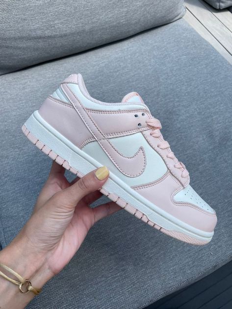 Nike Blazer Outfit, Pink Nike Shoes, Trendy Shoes Sneakers, Dr Shoes, Preppy Shoes, Pretty Shoes Sneakers, All Nike Shoes, Cute Nike Shoes, Cute Sneakers