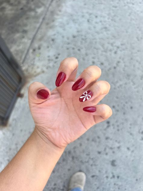 Red And Gold Bow Nails, Maroon Bow Nails, Red Bow Nail Art, Cherry Red Nails With Design, Dark Red Bow Nails, Red Chrome Nails With Bow, Dark Red Nails With Bow, Red Nails With Bow Design, Red Nails With White Bow