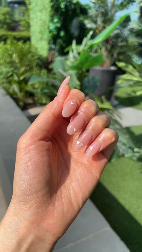 Nail Initials Design Short, Cute Nail With Initial, Cute Almond Nails With Initials, Nail J Initial, Nails With Your Bf Initial, Cute J Initial Nails, Initial Heart Nails, Simple Nails With J Initial, Cute Nails With J Initial