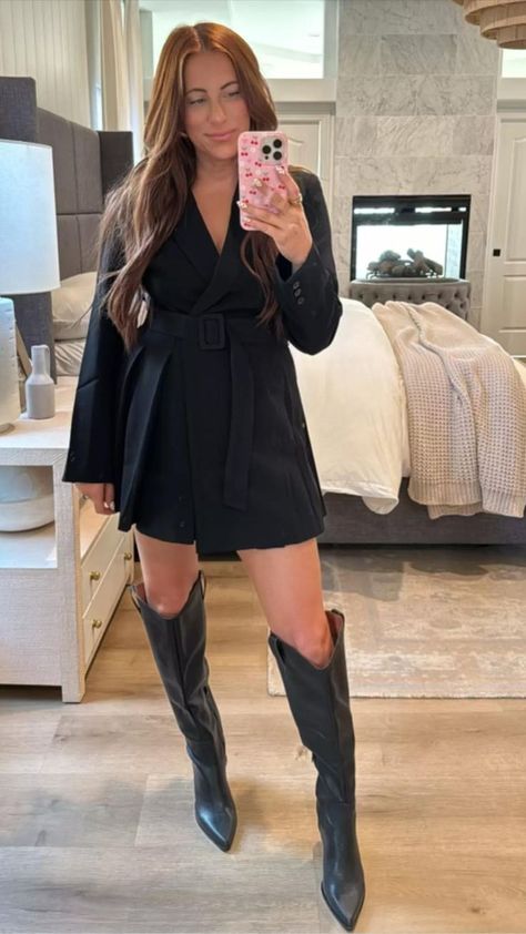 This baddie fall outfit is sooo cute!! I love the black blazer romper & knee high black boots for fall.  Get this fall date night look here & follow for more aesthetic fall outfits 2024! Trendy Mom Outfits Fall, Romper With Boots, Romper And Boots, Black Leggings Outfit Fall, Concert Outfit Night, Fall Date Night Outfit, Cute Fall Fits, Blazer Romper, Fall Romper