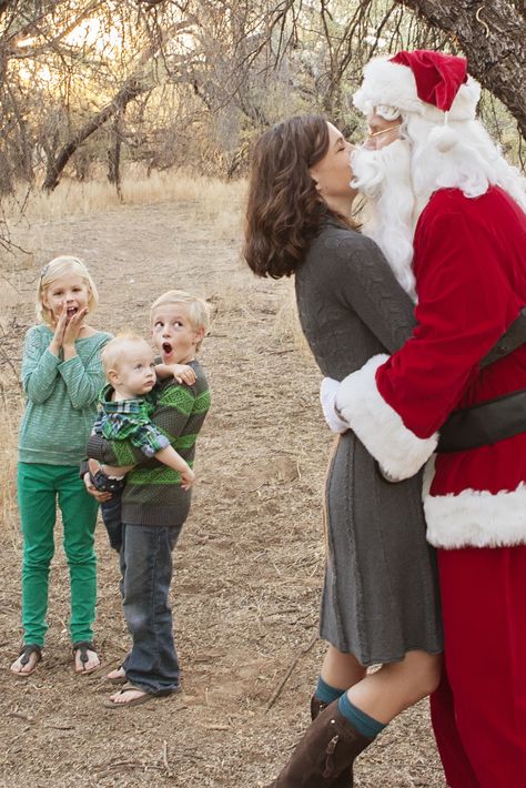 I saw Mommy kissing Santa Claus Funny Family Pictures, Mommy Kissing Santa Claus, Santa Pics, Santa Mini Session, Outdoor Santa, Family Chaos, Santa Claus Photos, Props Ideas, Santa Claus Outfit