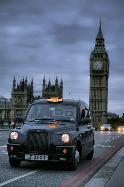 Reino Unido. English Taxi Cab, The London Black Cabs are amongst the most reputable in the world and traditional London Taxis (the Black Cabs) London Black Cab, Black Cab, London Taxi, Taxi Cab, Voyage Europe, England And Scotland, London Town, London Calling, London Love