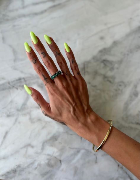 Lime Green Manicure, Chartreuse Green Nails, Lime Green French Tip Nails, Sorbet Nails, Neon Nail Colors, Lime Nails, Lime Green Nails, Minimal Nails Art, Green Nail