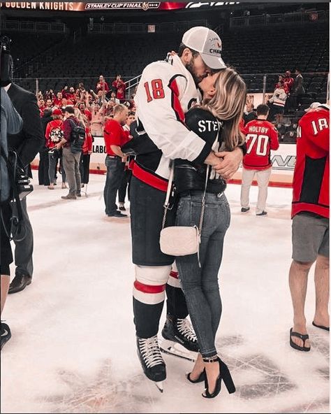 Hockey Wedding Photos, Hockey Couple, Hockey Wedding, Hockey Outfits, Hockey Wife, Hockey Girlfriend, Boys Hockey, Hugging Couple, Sports Romance