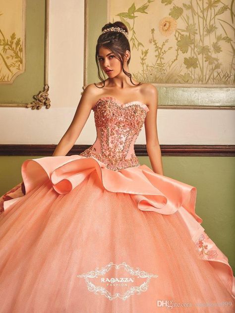 Compre Elegante Vestido De Fiesta Con Cuentas Vestidos De Quinceañera Cuello De Corazón Apliques Dulce 16 Vestido Tren De Barrido De Satén Vestidos De Mascarada Con Lentejuelas A MXN $3,146.31 Del Veralove999 | DHgate.Com Masquerade Gowns, Masquerade Gown, Mini Bride, Xv Ideas, Vestido Charro, Quinceanera Collection, Sweet 15 Dresses, Quinceanera Ideas, Pretty Quinceanera Dresses