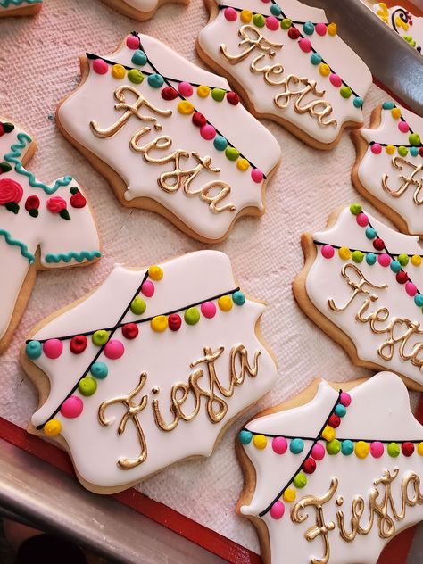 Mexican Sugar Cookies Decorated, Fiesta Cookie Cake, Mexican Cookies Decorated, First Fiesta Cookies, Fiesta Cookies Decorated, Mexican Theme Cookies, Fiesta Birthday Cookies, Fiesta Theme Cookies, Fiesta Sugar Cookies