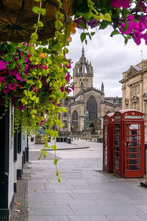 Edinburgh Royal Mile, Royal Mile Edinburgh, Medieval Buildings, Public Space Design, Edinburgh Castle, Edinburgh Scotland, Historical Architecture, This City, My Trip