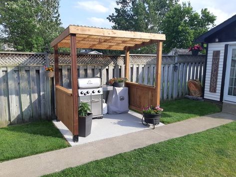 Smoker Area Outdoor, Bbq Shed Grill Area Diy, Garden Bbq Ideas Grill Area, Grill Hut Diy, Diy Bbq Pergola, Small Covered Bbq Area Ideas Outdoor, Diy Grill Shelter, Bbq Stand Ideas Outdoor, Bbq Arbor Ideas