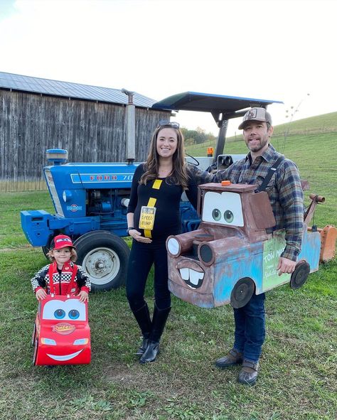 Diy Cars Halloween Costume, Disney Cars Halloween Costume Family Costumes, Race Car Family Halloween Costume, Family Disney Cars Costume, Diy Car Halloween Costume, Cars Theme Halloween Costume, Mickey Family Halloween Costumes, Lightning Mcqueen Family Costumes, Pregnant Disney Halloween Costumes