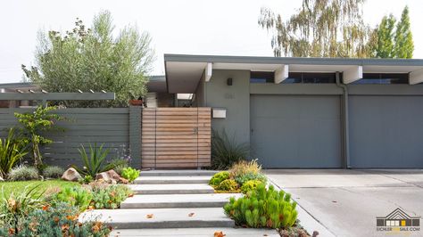 These steps and plantings are cool.  Eichler Fence Ideas | Mid-Century Modern Fences | Fence Pictures Mid Century House Exterior, Mid Century Modern Fence, Modern Fences, Mid Century Modern Exterior, Mid Century Exterior, Eichler Homes, Modern Fence, Mid Century Home, Casa Exterior