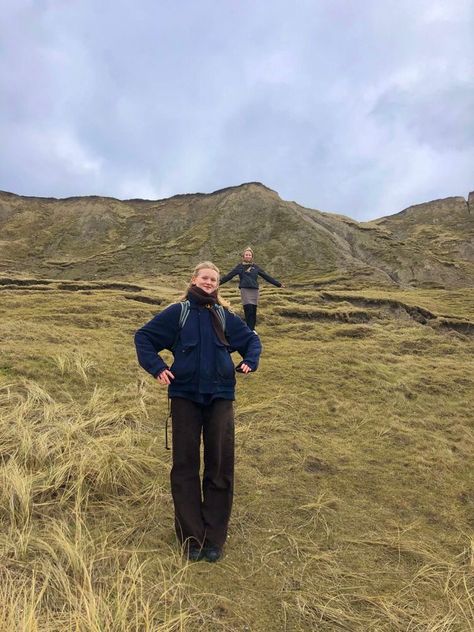 Adventure Aestethic, Hiking Aestethic, Gorp Core Summer, Cliffs Of Moher Outfit, Gortex Style, Hike Aesthetic, Iceland Fashion, Hike Outfit, Wander Outfit