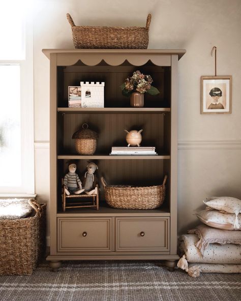 Orange Stained Wood, Vintage Kids Room, Kids Rooms Inspo, Scallop Design, Kids Bedroom Inspiration, Baby Room Inspiration, Bead Board, Nursery Room Inspiration, Shared Room