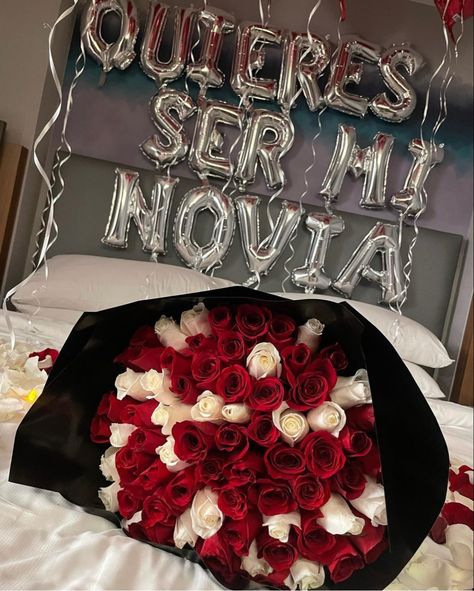 Girlfriend Proposal, Cute Proposal Ideas, Romantic Room Surprise, Luxury Flower Bouquets, Couple Goals Teenagers Pictures, Romantic Surprise, Star Students, Romantic Room, Cute Couple Gifts