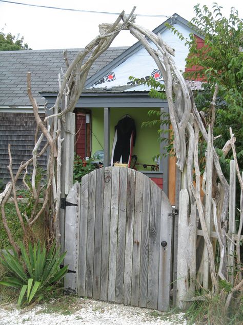 Driftwood garden gate Flower Garden Wallpaper, Driftwood Garden, Seabrook Washington, Rustic Garden Fence, Diy Backyard Fence, Food Forest Garden, Garden Gates And Fencing, Washington Vacation, Garden Gate Design